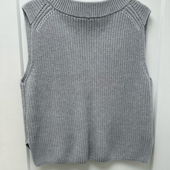 Abercrombie & Fitch Light Gray Knit Sweater Vest - Picture 5 of 7